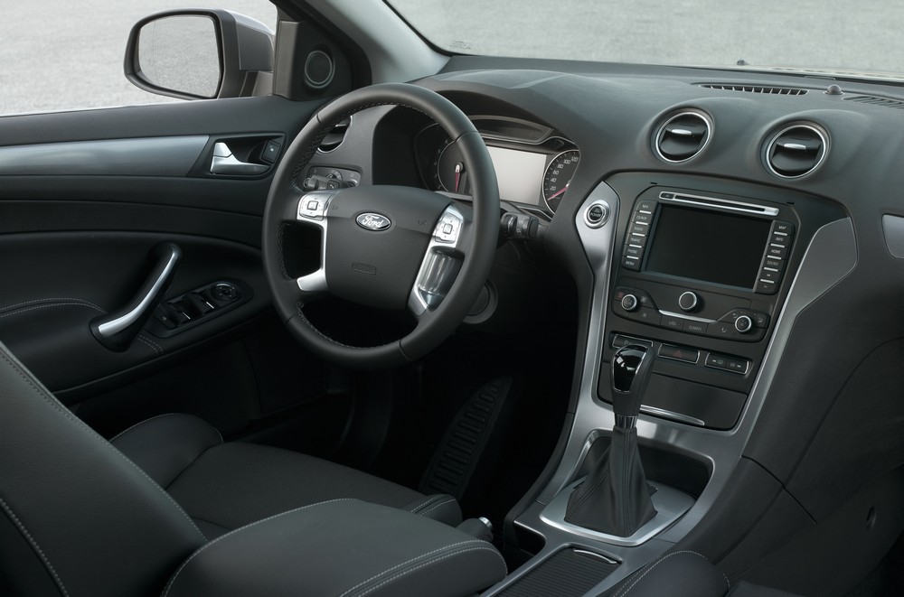 Ford Mondeo hatchback - interior, photo 1