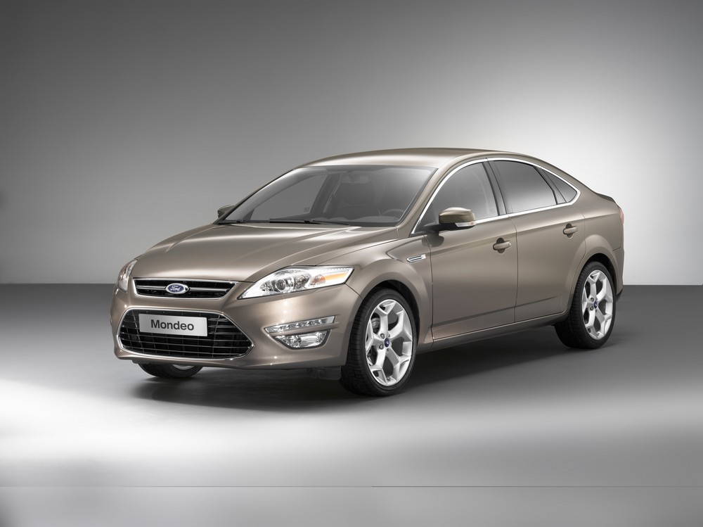 Ford Mondeo hatchback — exterior, photo 1